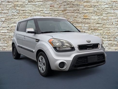 Used 2013 Kia Soul FWD image 1