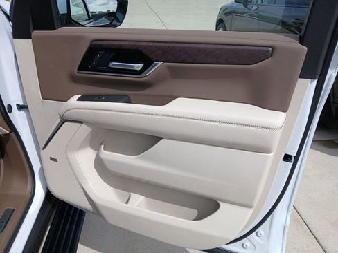 New 2026 GMC Yukon XL Denali w/ Sun & Power Step Package AWD/4WD image 25