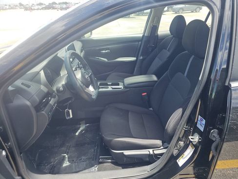 Used 2024 Nissan Sentra SV FWD image 4