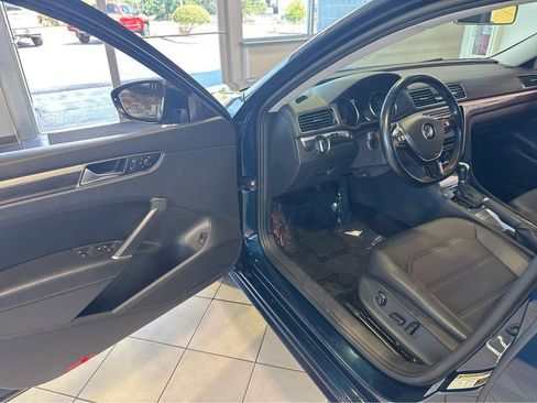 Used 2018 Volkswagen Passat 2.0T SE FWD image 15