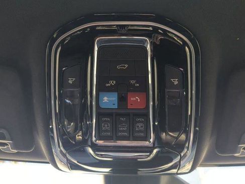 Certified 2023 Jeep Grand Cherokee Overland w/ Luxury Tech Group IV image 25