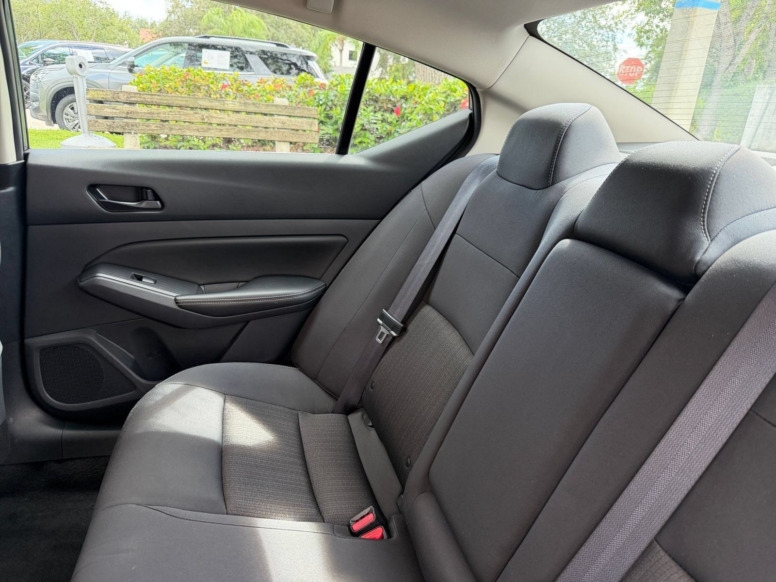 Used 2025 Nissan Altima 2.5 SV FWD image 33