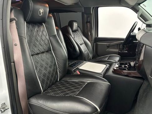 Used 2019 GMC Savana 2500 Extended w/ Enhanced Convenience Package image 22