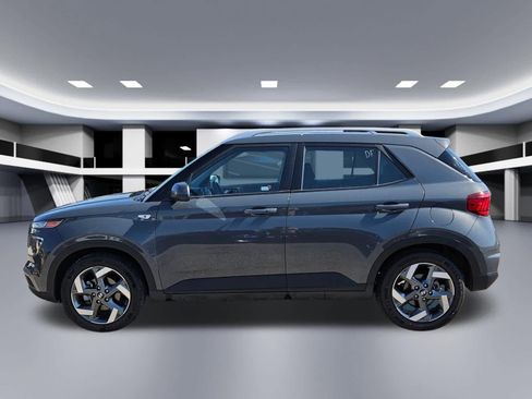 Used 2025 Hyundai Venue SEL FWD image 3
