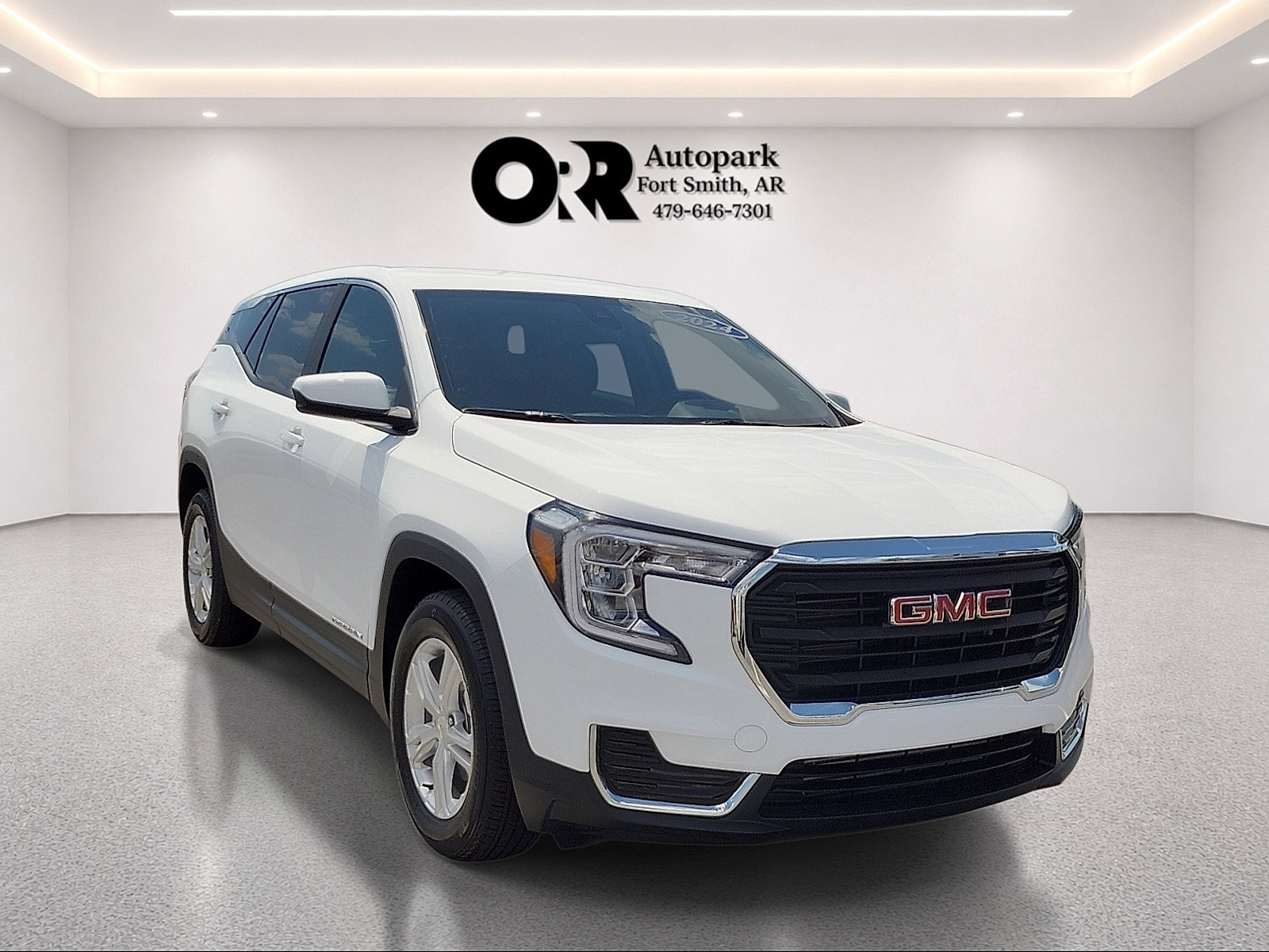 Used 2024 GMC Terrain SLE FWD image 1