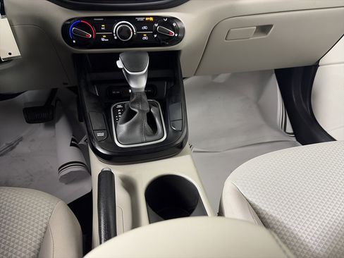 Certified 2025 Kia Soul LX image 31