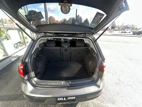 Used 2015 Volkswagen Golf Launch Edition image 13