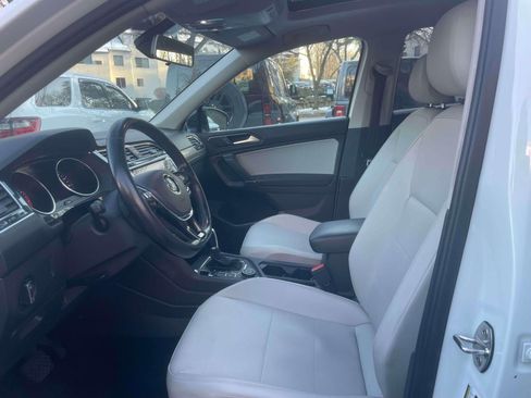 Used 2018 Volkswagen Tiguan SE w/ Panoramic Sunroof Package image 15