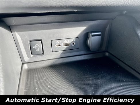 Used 2025 Nissan Sentra SV w/ Trunk Package image 9