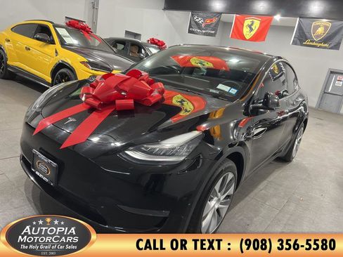 Used 2023 Tesla Model Y AWD image 2