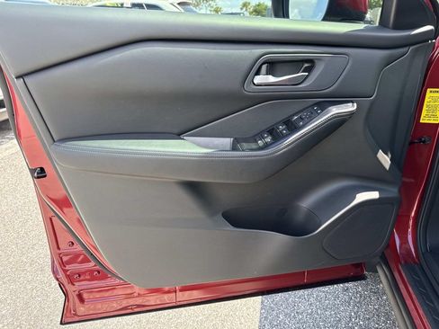 Used 2026 Nissan Rogue SV FWD image 21