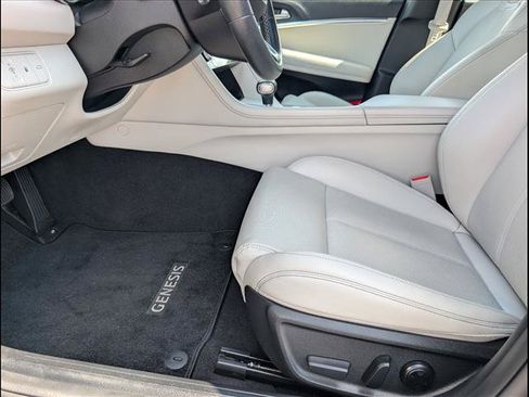 Used 2025 Genesis G70 2.5T AWD/4WD image 9