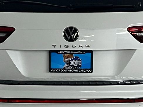 Used 2023 Volkswagen Tiguan SE R-Line image 34