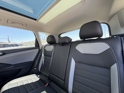 Used 2022 Volkswagen Taos SEL image 7