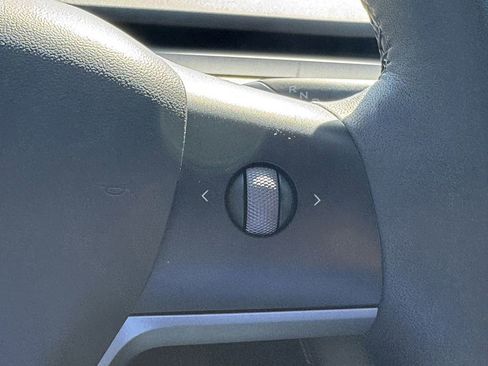 Used 2023 Tesla Model Y AWD image 18