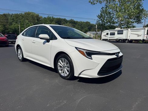 Used 2023 Toyota Corolla LE w/ LE Convenience Package FWD image 5