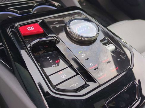 Used 2025 BMW M5 w/ Carbon Package image 32