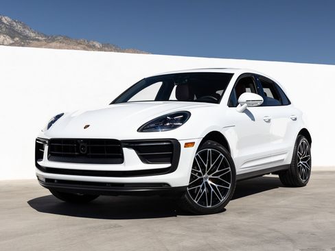 Certified 2026 Porsche Macan AWD/4WD image 1