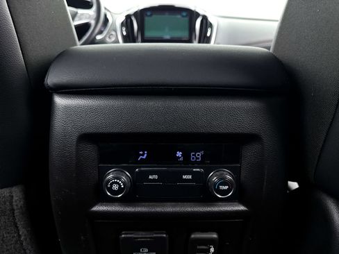 Used 2019 Chevrolet Traverse RS image 21