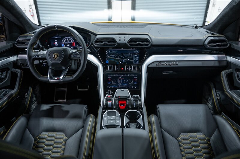 Used 2020 Lamborghini Urus AWD/4WD image 20