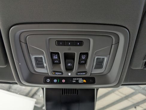 Used 2025 GMC Sierra 3500 Denali w/ Denali Reserve Package image 31