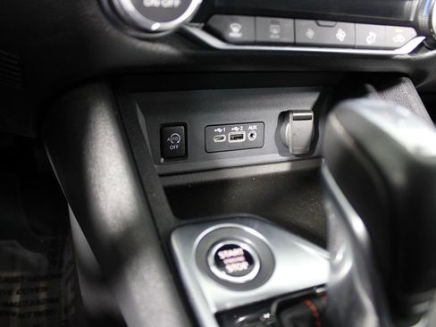 Used 2025 Nissan Sentra SR FWD image 15
