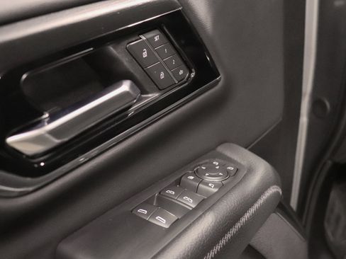 Used 2025 GMC Yukon XL Denali AWD/4WD image 12