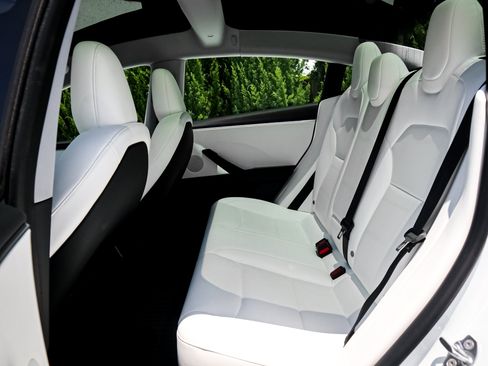 Used 2025 Tesla Model 3 Long Range RWD image 8