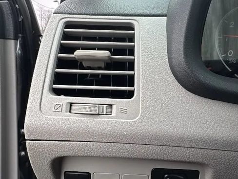 Used 2013 Toyota Corolla L FWD image 11