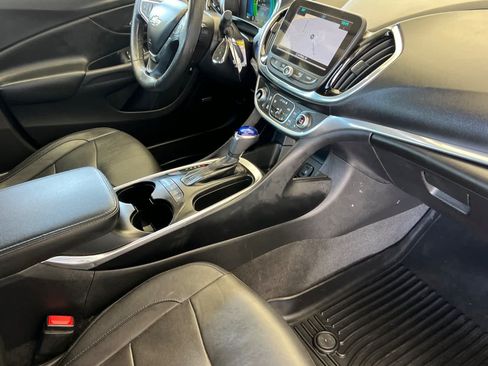Used 2017 Chevrolet Volt Premier w/ Driver Confidence II Package FWD image 16