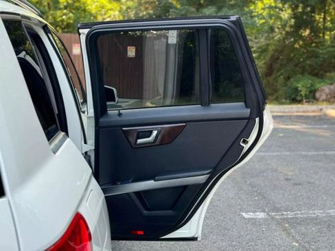 Used 2012 Mercedes-Benz GLK 350 4MATIC image 26