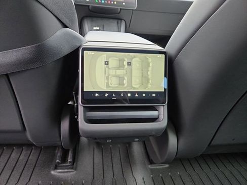 Used 2025 Tesla Model 3 Long Range image 32