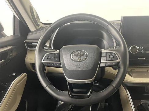 Used 2023 Toyota Highlander Limited AWD/4WD image 15