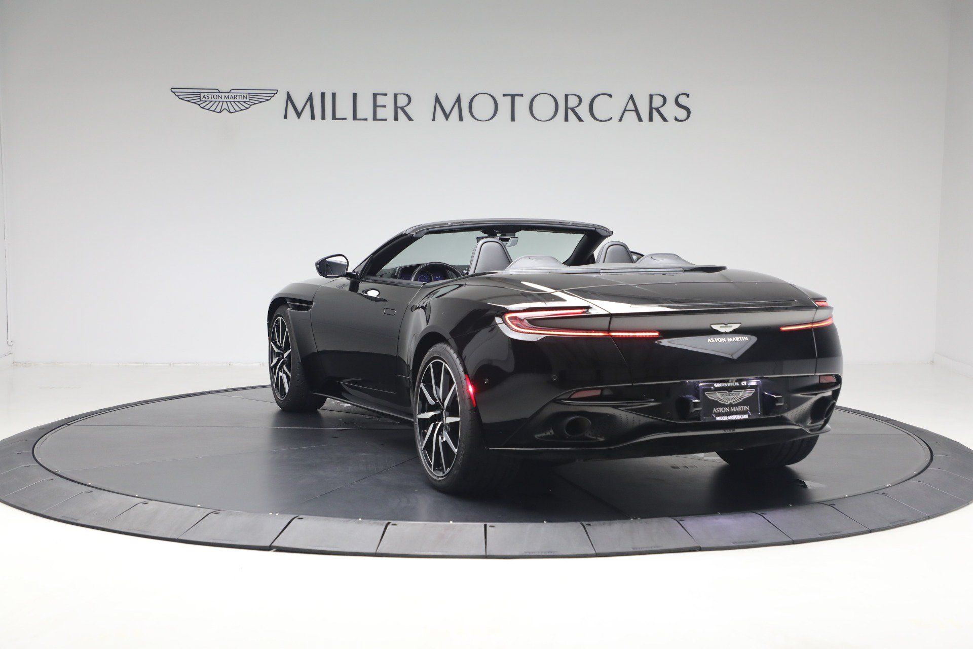 Used 2020 Aston Martin DB11 Volante RWD image 18