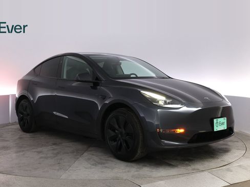 Used 2025 Tesla Model Y Long Range RWD image 13