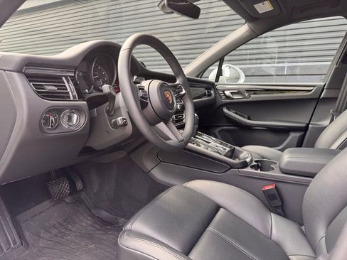 Certified 2026 Porsche Macan AWD/4WD image 4