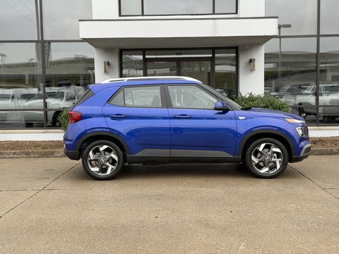 New 2026 Hyundai Venue SEL image 3