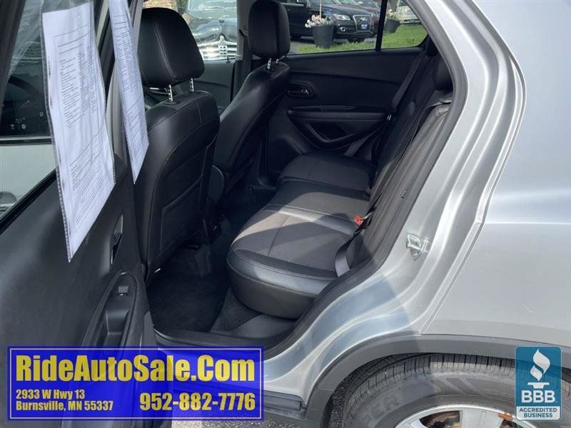 Used 2020 Chevrolet Trax LT w/ LT Convenience Package FWD image 12