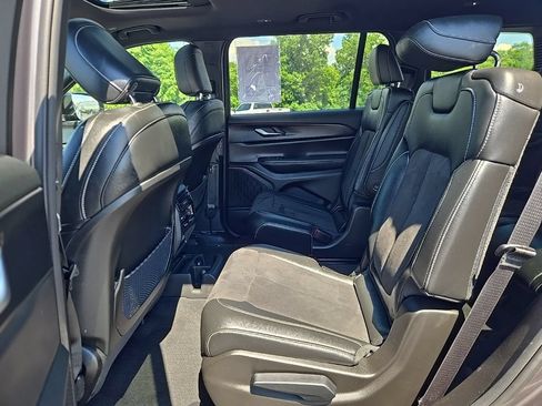 Used 2024 Jeep Grand Cherokee L Altitude AWD/4WD image 9