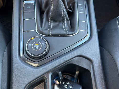 Used 2024 Volkswagen Tiguan SE image 23