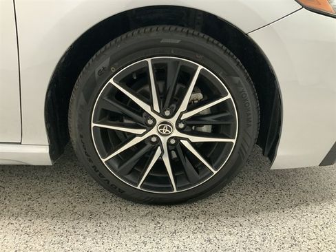 Used 2022 Toyota Camry SE FWD image 12