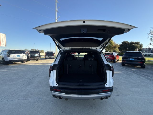 Used 2026 Chevrolet Traverse LT w/ Driver Confidence Package FWD image 27