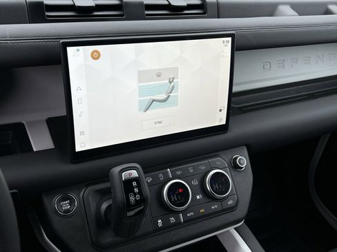 Used 2025 Land Rover Defender 110 S image 19