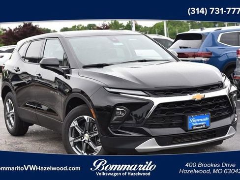 Used 2025 Chevrolet Blazer LT AWD/4WD image 1