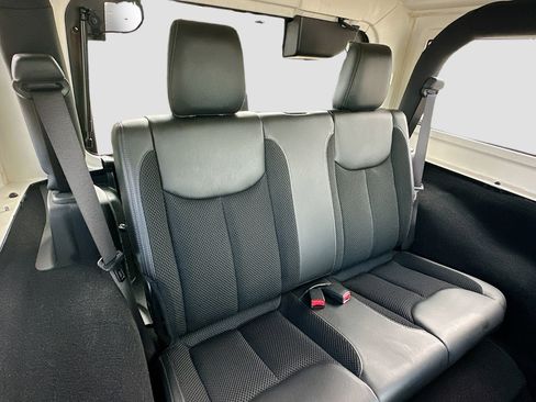 Used 2017 Jeep Wrangler Sahara image 25