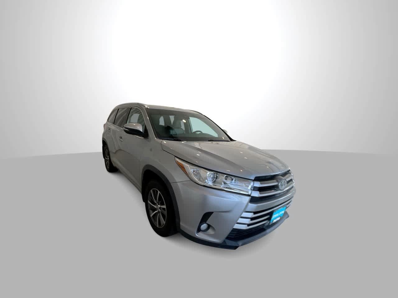 Used 2018 Toyota Highlander XLE AWD/4WD image 2