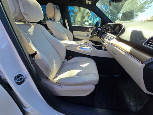New 2026 Mercedes-Benz GLS 580 4MATIC image 11