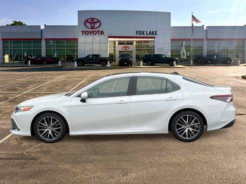 Used 2023 Toyota Camry XLE FWD image 2