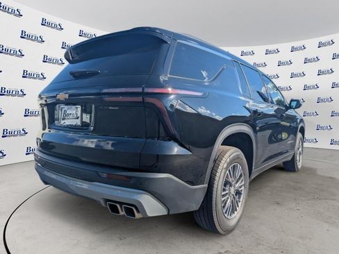 Used 2026 Chevrolet Traverse LT FWD image 3