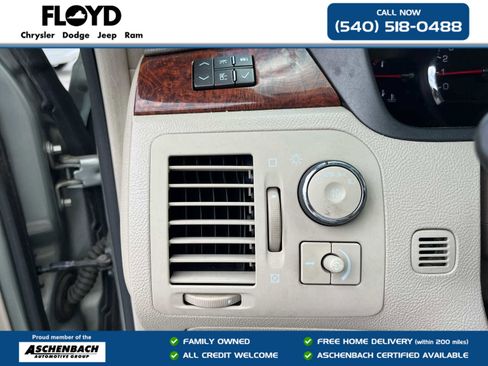Used 2006 Cadillac DTS w/ Trunk Convenience Package FWD image 12